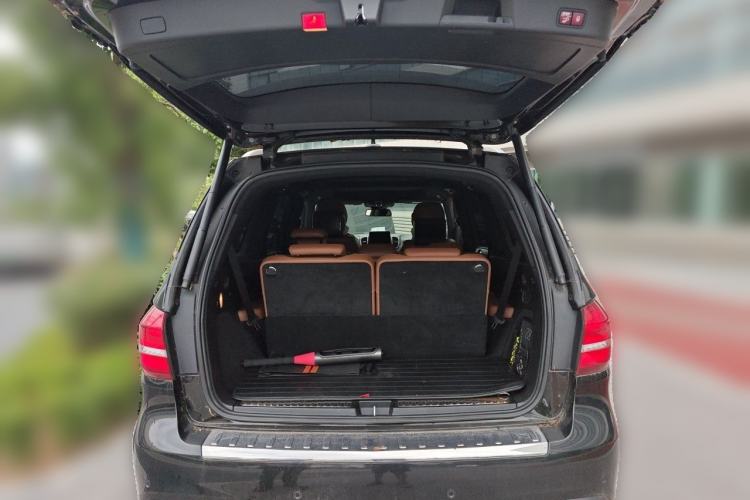 Used Mercedes-Benz GLS 2018 GLS 400 4MATIC Luxury Model Trunk