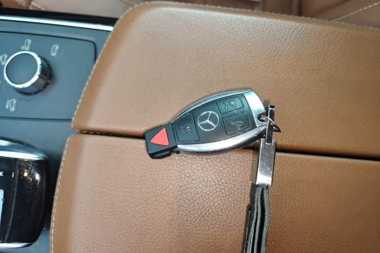 Used Mercedes-Benz GLS  Vehicle Key