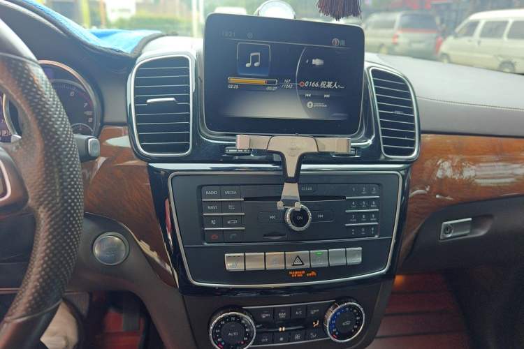 Used Mercedes-Benz GLS  Audio And AC Panel