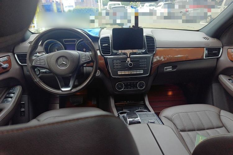 Used Mercedes-Benz GLS  Center Console