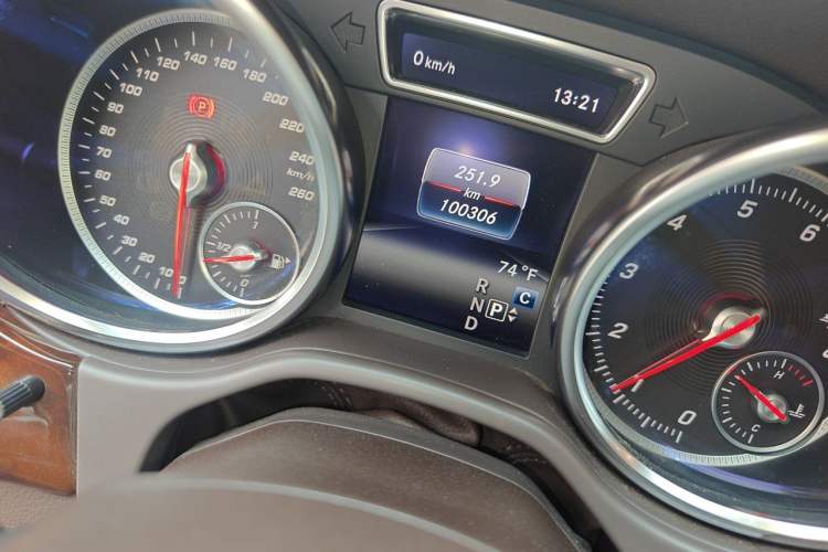 Used Mercedes-Benz GLS  Odometer Close Up