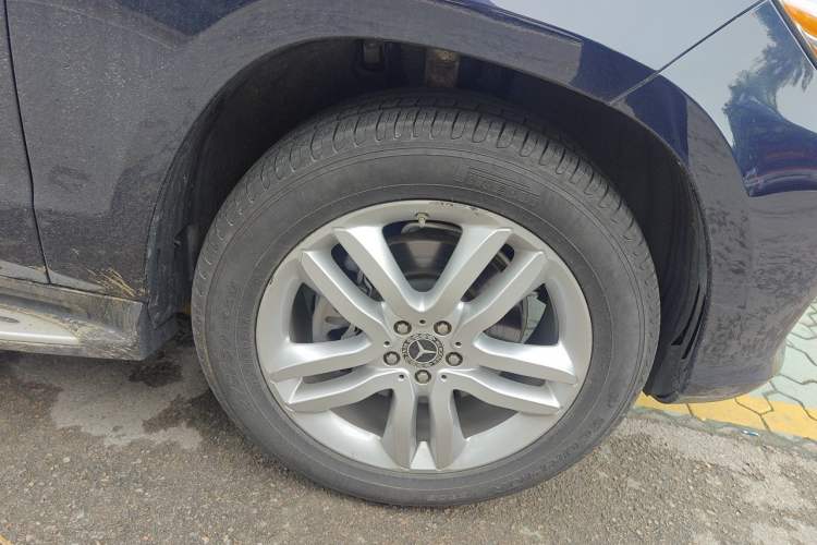 Used Mercedes-Benz GLS  Right Front Wheel Hub