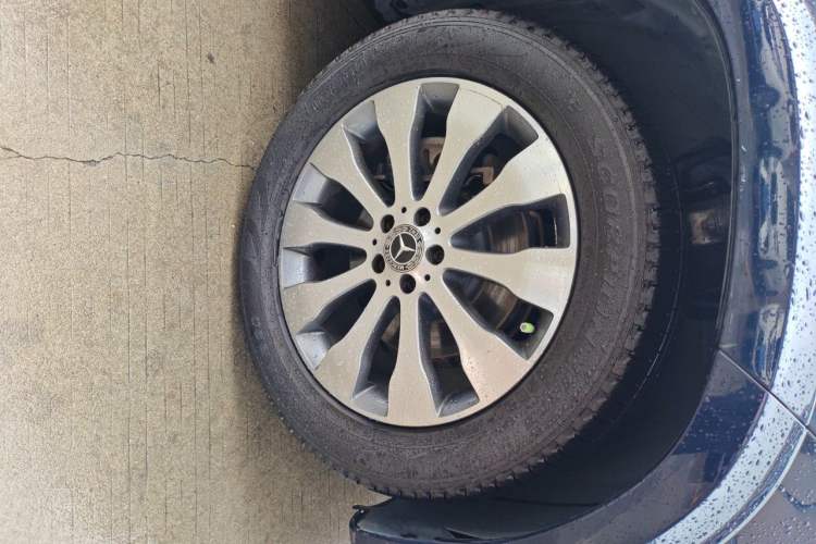 Used Mercedes-Benz GLS 2018 Refreshed GLS 400 4MATIC Dynamic Edition Right Front Wheel Hub