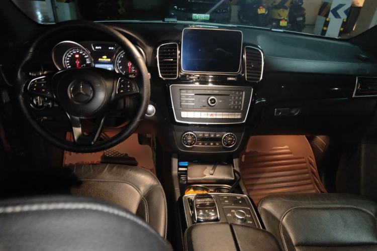 Used Mercedes-Benz GLS  Center Console