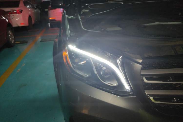 Used Mercedes-Benz GLS  Right Front Headlight
