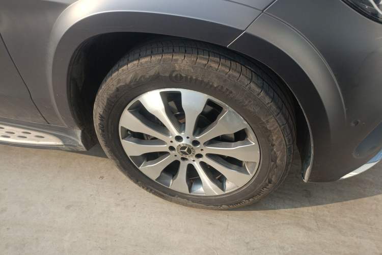 Used Mercedes-Benz GLS 2018 GLS 400 4MATIC Dynamic Model Right Front Wheel Hub