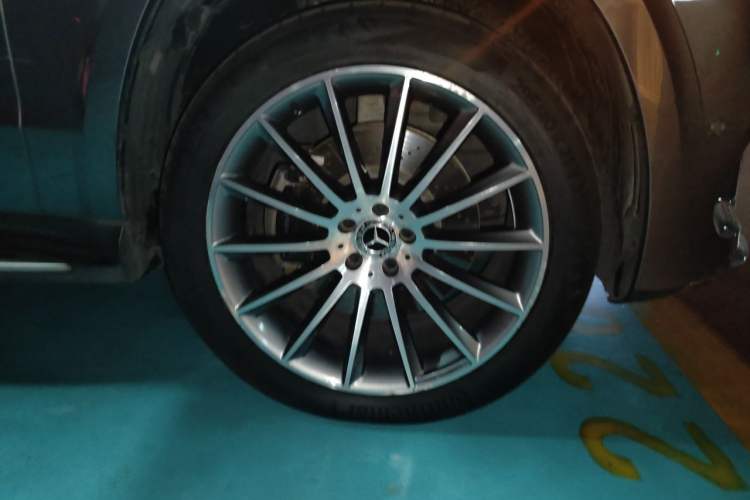 Used Mercedes-Benz GLS  Right Front Wheel Hub