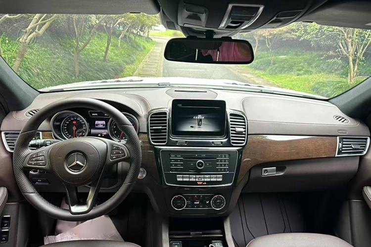 Used Mercedes-Benz GLS 2018 GLS 400 4MATIC Dynamic Model Interior 1