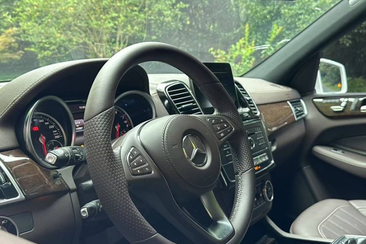 Used Mercedes-Benz GLS 2018 GLS 400 4MATIC Dynamic Model Interior 2