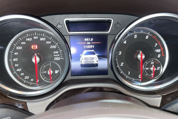 Used Mercedes-Benz GLS 2018 GLS 400 4MATIC Dynamic Model Odometer Close Up