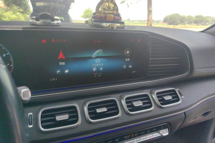 Used Mercedes-Benz GLS  Audio And AC Panel