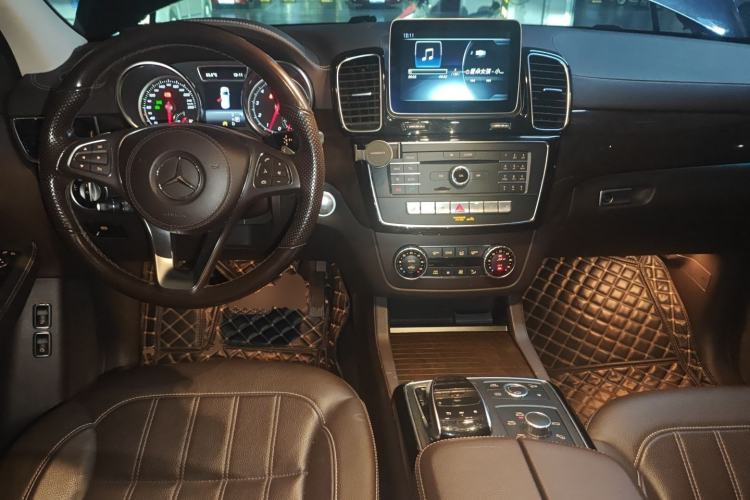 Used Mercedes-Benz GLS 2019 GLS 400 4MATIC Dynamic Edition Prestige Model Center Console