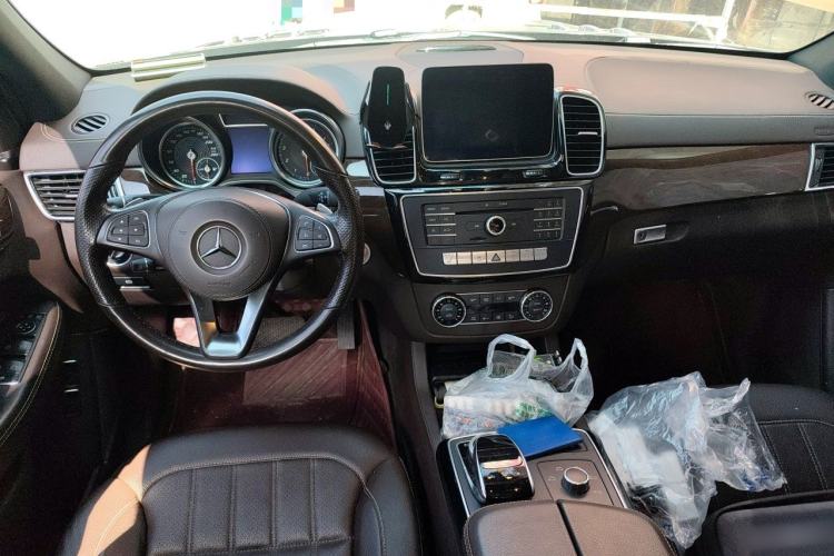 Used Mercedes-Benz GLS 2019 GLS 400 4MATIC Dynamic Edition Prestige Model Center Console