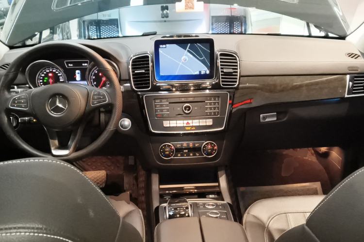 Used Mercedes-Benz GLS 2019 GLS 400 4MATIC Dynamic Edition Prestige Model Center Console
