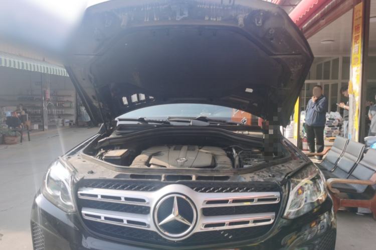 Used Mercedes-Benz GLS  Engine Bay