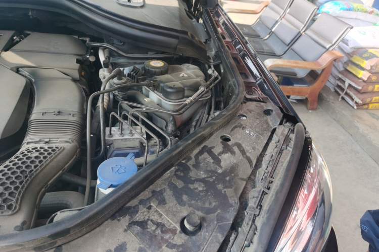 Used Mercedes-Benz GLS  Engine Bay Left