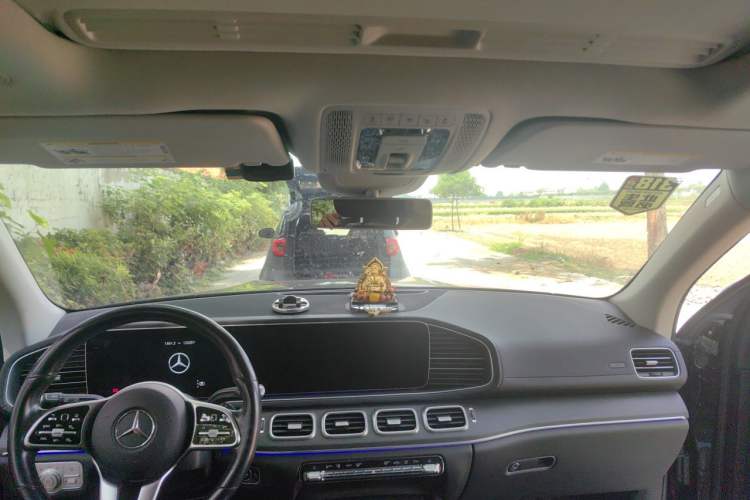 Used Mercedes-Benz GLS  Headliner