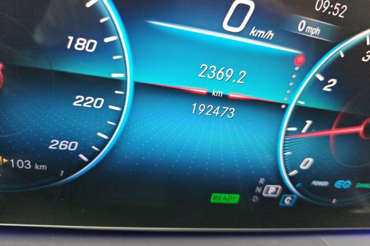 Used Mercedes-Benz GLS  Odometer Close Up