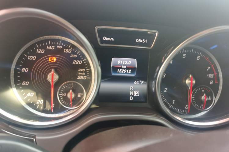 Used Mercedes-Benz GLS  Odometer Close Up