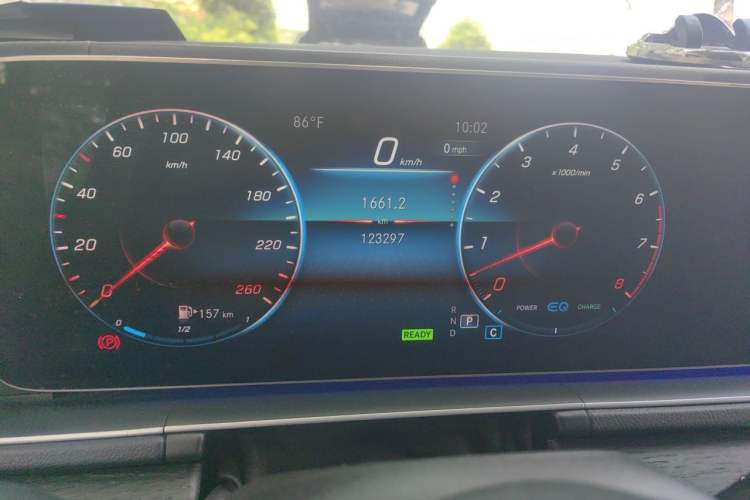 Used Mercedes-Benz GLS  Odometer Close Up