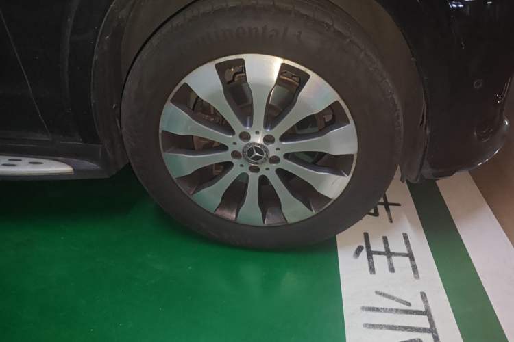 Used Mercedes-Benz GLS 2019 GLS 400 4MATIC Dynamic Edition Prestige Model Right Front Wheel Hub