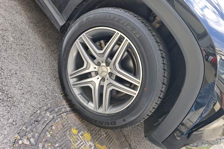 Used Mercedes-Benz GLS  Right Front Wheel Hub