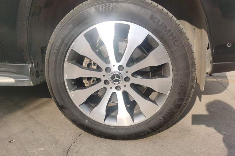Used Mercedes-Benz GLS  Right Front Wheel Hub