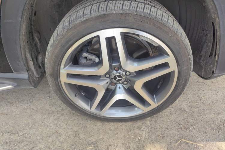 Used Mercedes-Benz GLS  Right Front Wheel Hub