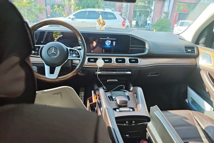 Used Mercedes-Benz GLS 2020 GLS 450 4MATIC Luxury Model Center Console