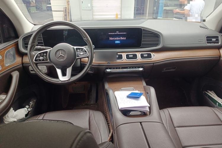 Used Mercedes-Benz GLS  Center Console