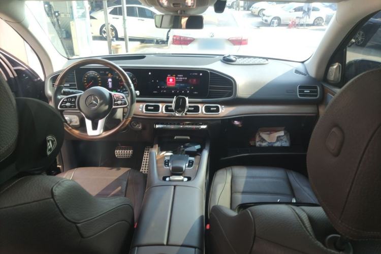 Used Mercedes-Benz GLS 2020 GLS 450 4MATIC Luxury Model Center Console
