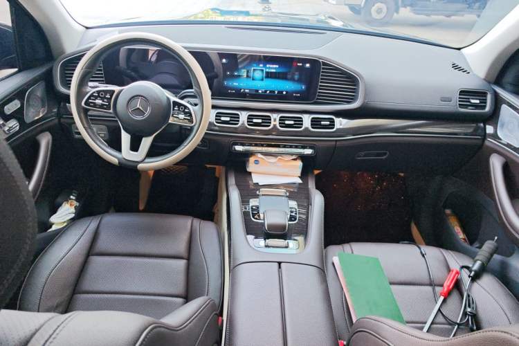 Used Mercedes-Benz GLS 2020 GLS 450 4MATIC Dynamic Edition Center Console