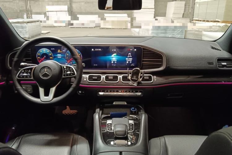 Used Mercedes-Benz GLS  Center Console