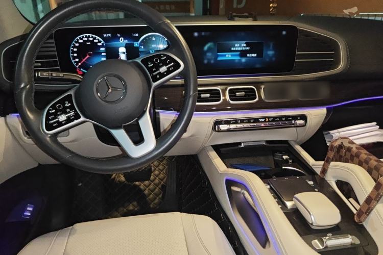 Used Mercedes-Benz GLS 2020 GLS 450 4MATIC Dynamic Edition Center Console
