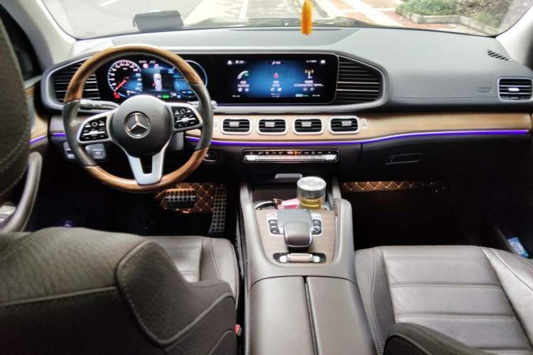 Used Mercedes-Benz GLS 2020 GLS 450 4MATIC Luxury Model Center Console