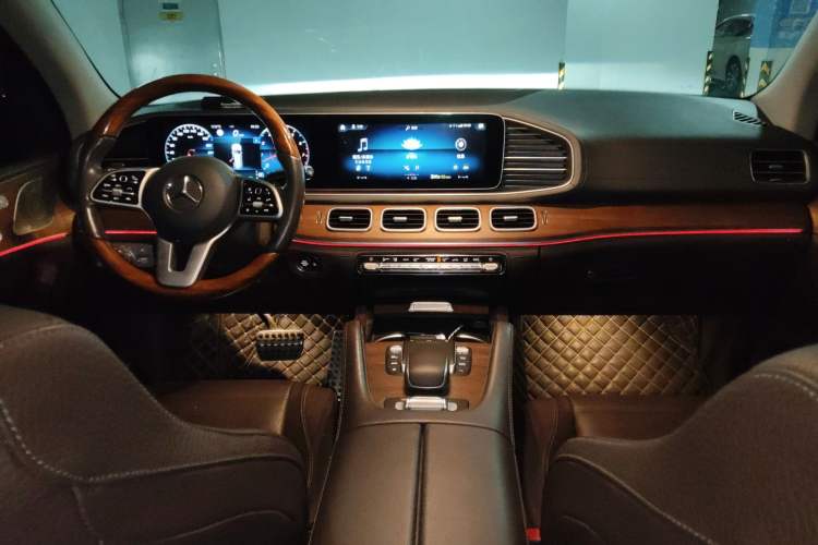 Used Mercedes-Benz GLS 2020 GLS 450 4MATIC Luxury Model Interior 2