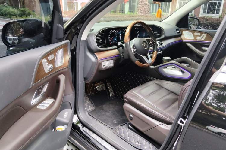 Used Mercedes-Benz GLS 2020 GLS 450 4MATIC Luxury Model Interior 3