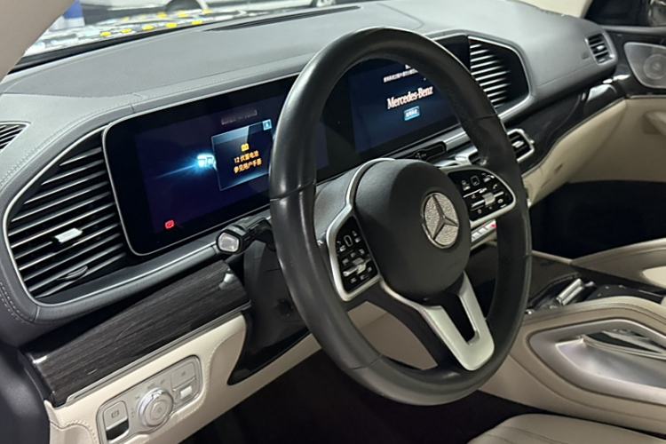 Used Mercedes-Benz GLS 2020 GLS 450 4MATIC Dynamic Edition Interior 4