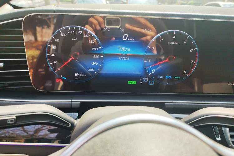 Used Mercedes-Benz GLS 2020 GLS 450 4MATIC Dynamic Edition Odometer Close Up