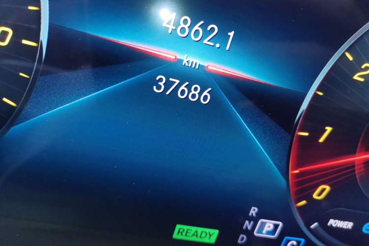 Used Mercedes-Benz GLS 2020 GLS 450 4MATIC Luxury Model Odometer Close Up