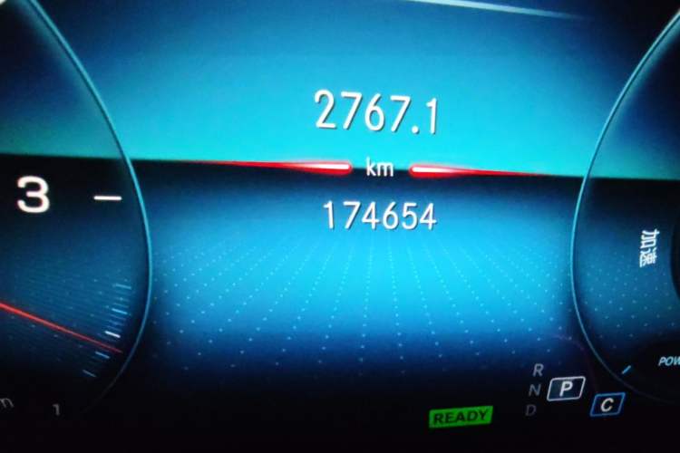 Used Mercedes-Benz GLS  Odometer Close Up