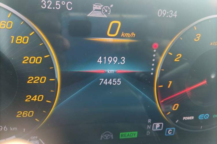 Used Mercedes-Benz GLS 2020 GLS 450 4MATIC Luxury Model Odometer Close Up