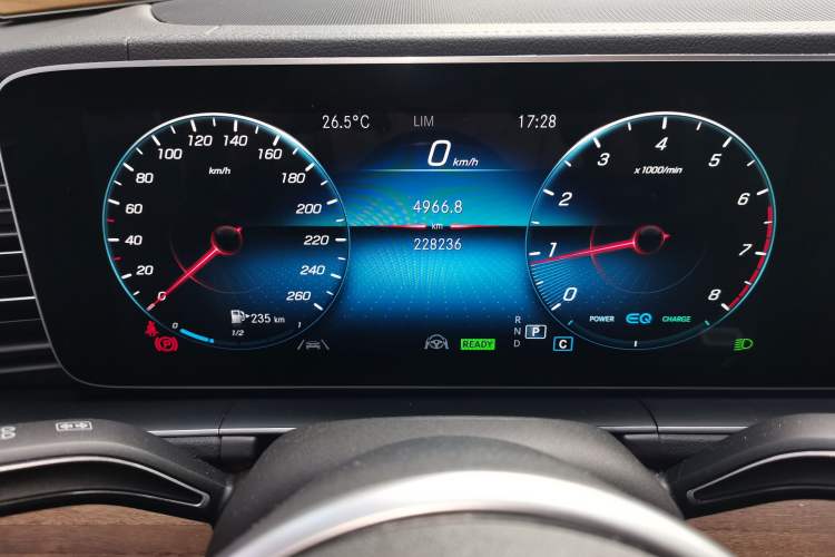 Used Mercedes-Benz GLS 2020 GLS 450 4MATIC Luxury Model Odometer Close Up