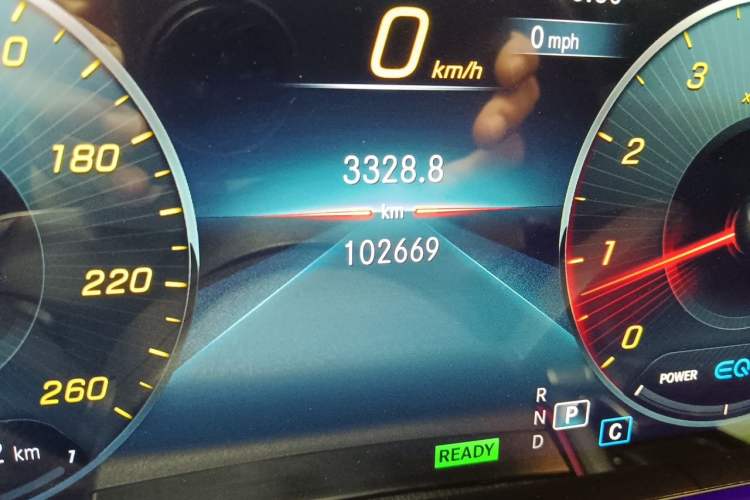 Used Mercedes-Benz GLS  Odometer Close Up