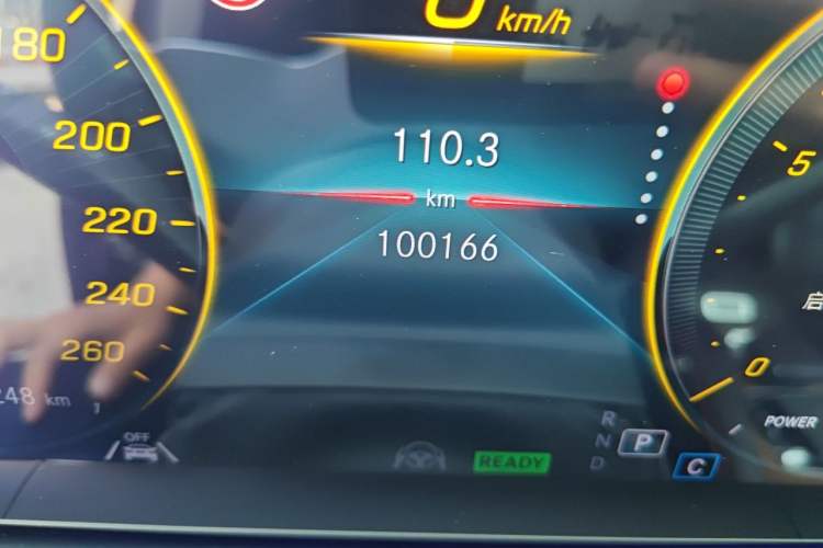 Used Mercedes-Benz GLS 2020 GLS 450 4MATIC Luxury Model Odometer Close Up