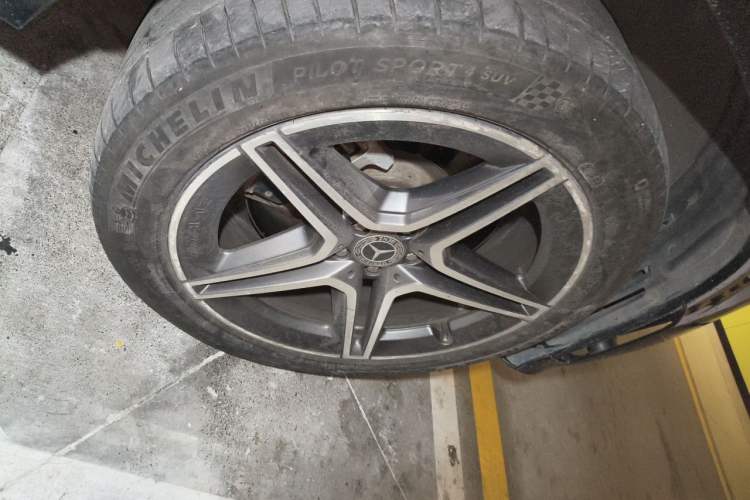 Used Mercedes-Benz GLS 2020 GLS 450 4MATIC Luxury Model Right Front Wheel Hub