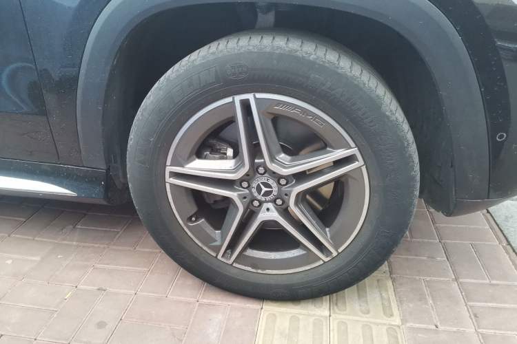 Used Mercedes-Benz GLS 2020 GLS 450 4MATIC Dynamic Edition Right Front Wheel Hub