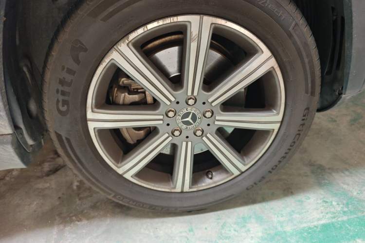 Used Mercedes-Benz GLS 2020 GLS 450 4MATIC Dynamic Edition Right Front Wheel Hub