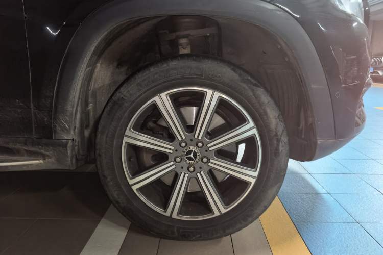 Used Mercedes-Benz GLS 2020 GLS 450 4MATIC Dynamic Edition Right Front Wheel Hub