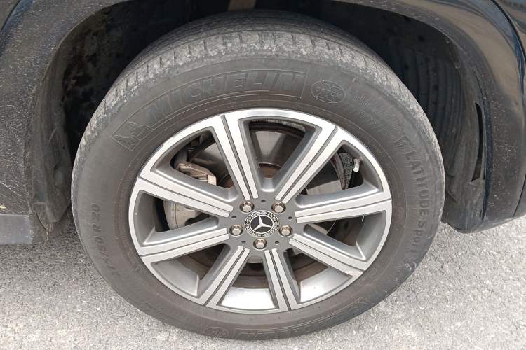 Used Mercedes-Benz GLS 2020 GLS 450 4MATIC Dynamic Edition Right Front Wheel Hub